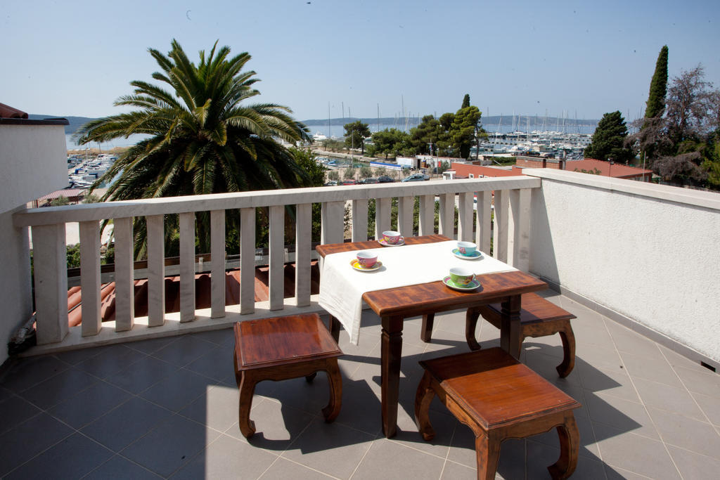 Yacht Beach Apartments Kastela Room photo