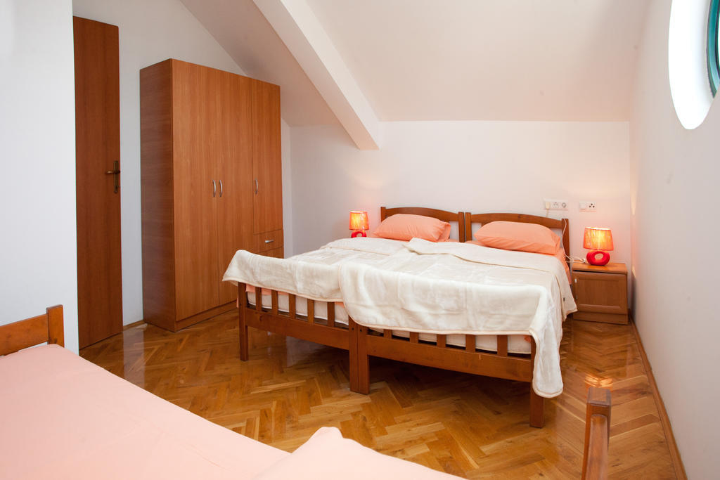 Yacht Beach Apartments Kastela Room photo
