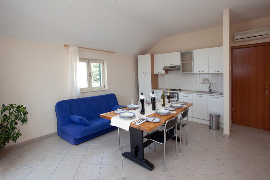 Yacht Beach Apartments Kastela Exterior photo