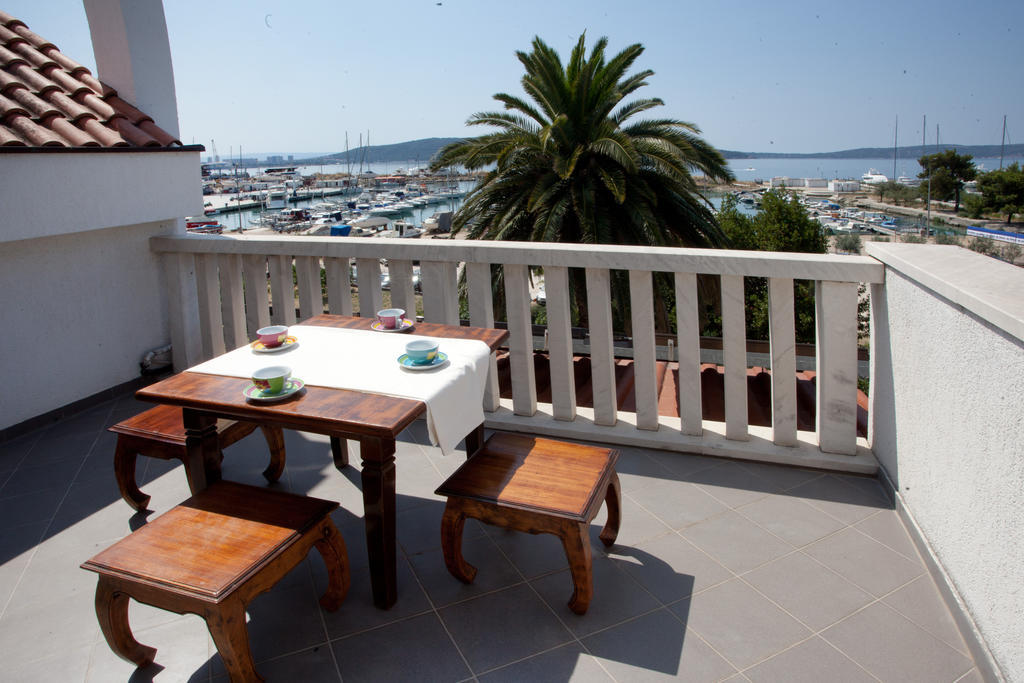 Yacht Beach Apartments Kastela Exterior photo
